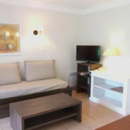 Les Restanques Du Golfe De Saint-tropez / Selexity منتزه العطل غريمو